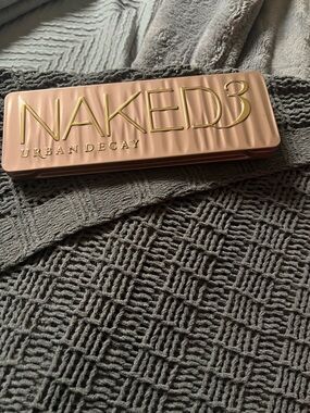 Urban Decay Naked3 Rose-Taupe Metallic Eyeshadow Palette